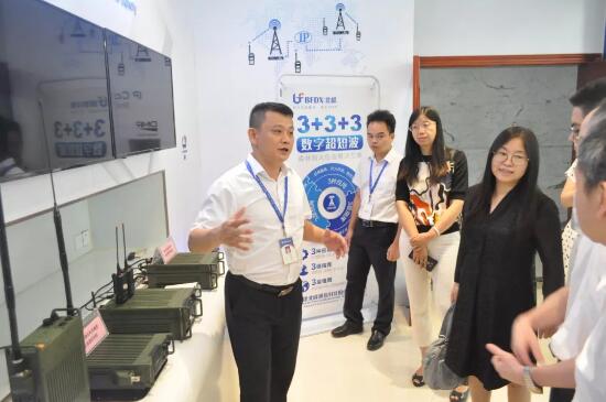 國家工信部無線電管理局、福建省工信廳等領(lǐng)導(dǎo)一行蒞臨北峰通信參觀指導(dǎo)