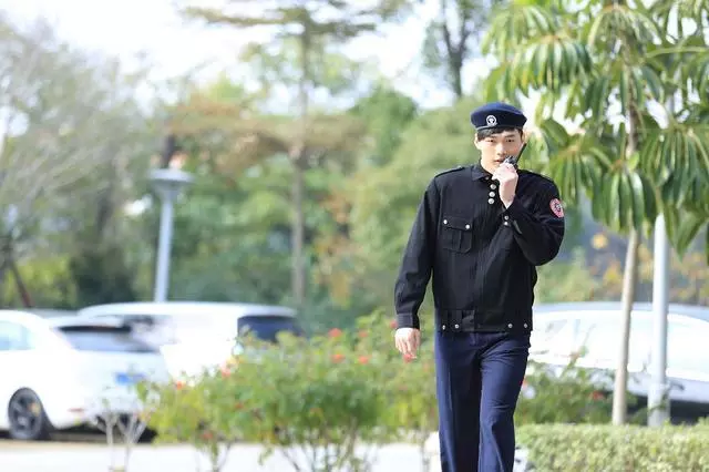 安保人員必須要使用對講機嗎？